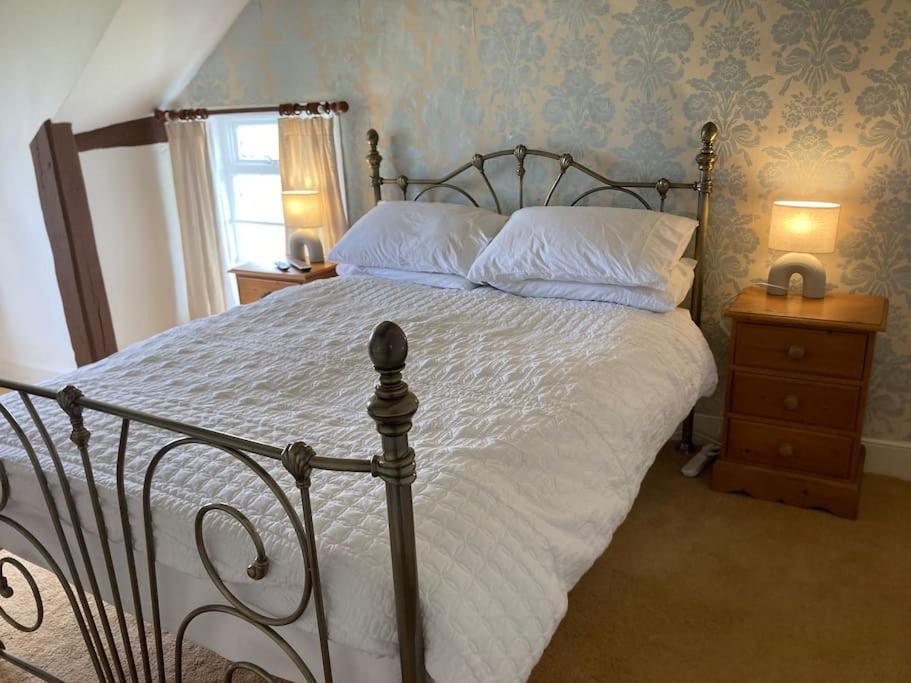 Bryntirion Farmhouse Rooms Llanfair Caereinion Zewnętrze zdjęcie